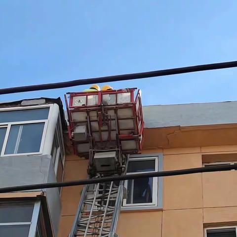 【大党建 微治理】朝阳街第一社区及时消除高空坠物隐患 守护居民“头顶安全”