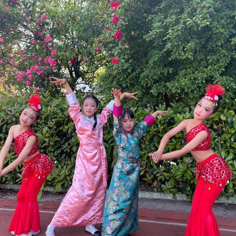 东升小学三年级三班艺术节