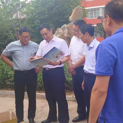 市口岸物流办与济南日报报业集团领导莅临济南市钢城区辛庄八一希望小学走访慰问