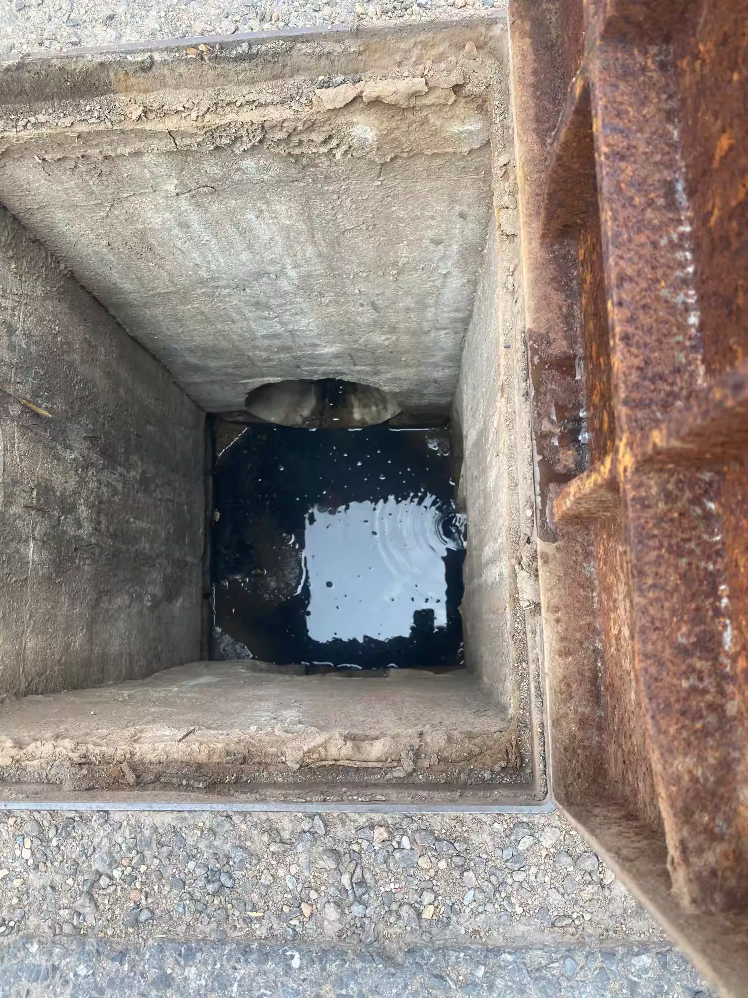 富润家园小区雨水井情况及整改