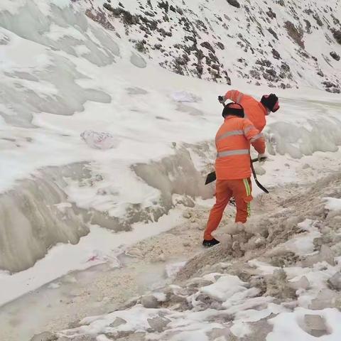 高原上的橘黄色，指引道路的灯塔  ——果洛公路总段持续做好清雪保通工作