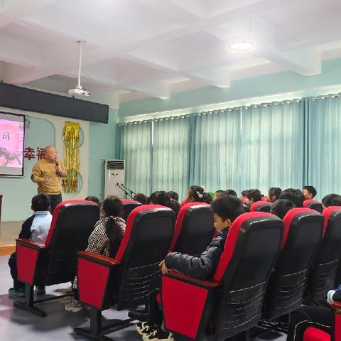 探秘恐龙世界——西小屯小学科普讲堂开讲啦