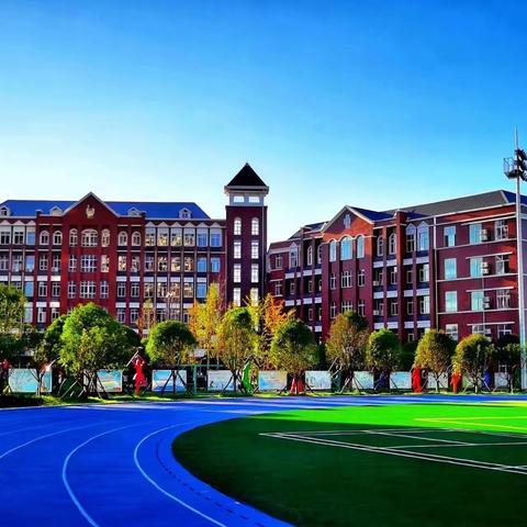 追光而遇，沐光而行//七一班