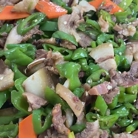 今日特色：尖椒炒猪头肉