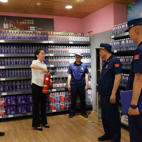 华阴市消防救援大队主官带队深入辖区各类场所开展消防安全检查指导工作