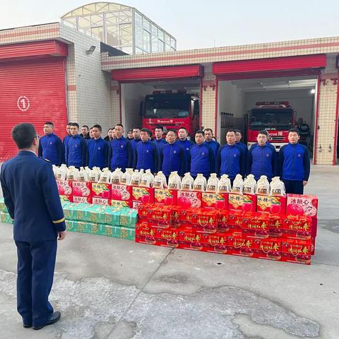 工会关怀暖人心--华阴市消防救援大队工会组织发放春节福利慰问品