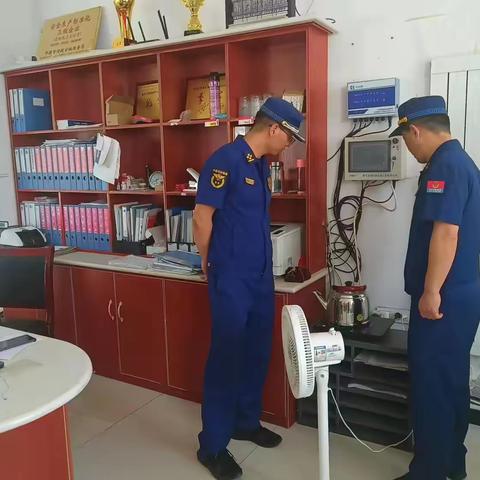 华阴市消防救援大队深入辖区加油站开展消防安全检查