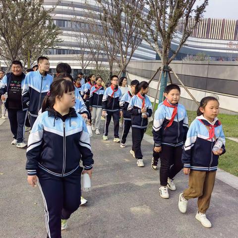 文化浸校园 艺术润人生——聋四、培八社会实践活动