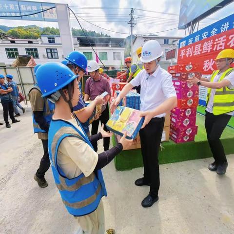 陕建十三建集团第三工程公司开展中秋节慰问活动