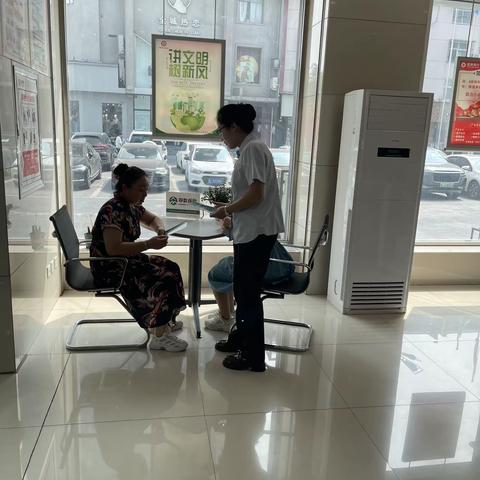 洪洞支行开展人民币防伪知识宣传活动