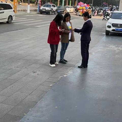 洪洞支行开展关爱重点人群宣传活动