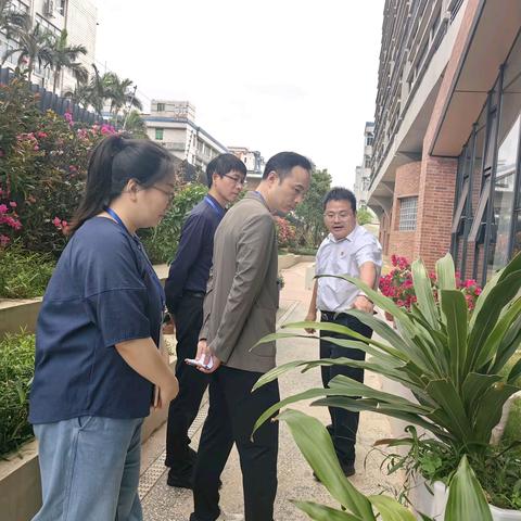 【中医药进校园】 罗湖区中医院专家莅临罗湖外语小学指导中草药种植基地