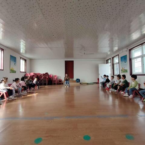 金祥幼儿园牡丹班体智轮舞第八课时分享