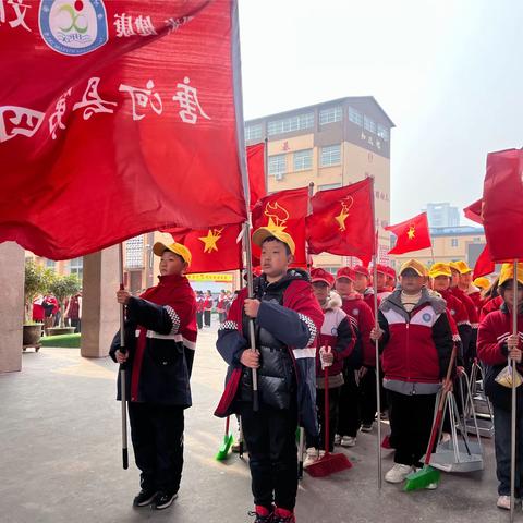 唐河县第四小学举行“传承雷锋精神，争做文明小学生”学习雷锋系列活动