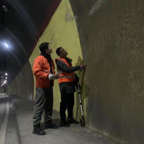 落实制度，靠实责任-- 玛曲公路段持续开展隧道病害经常性检查工作