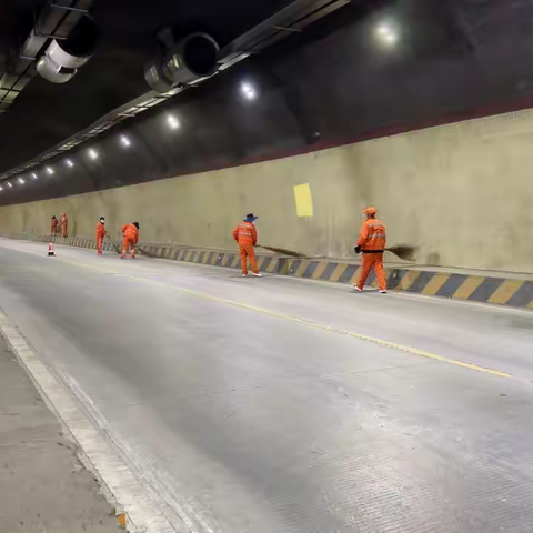 隧道清扫焕新颜，交通出行更安全