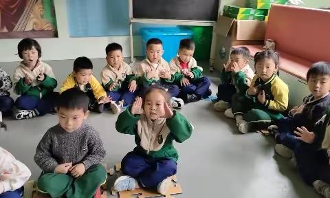 百花幼儿园中三班奥尔夫音乐《蛋壳里的宝贝》