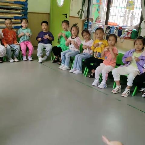 百花幼儿园大三班奥尔夫音乐《爷爷的眼镜》