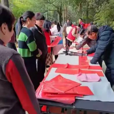 【金麟社区公益活动】笔墨凝香传祝福，义写春联迎新春