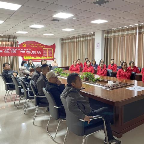 10月8日全国高血压日 市二院志愿者走进市福利院为高血压老人提供服务