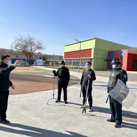 额济纳旗公安局反恐怖和特巡警大队进校园开展反恐技能培训