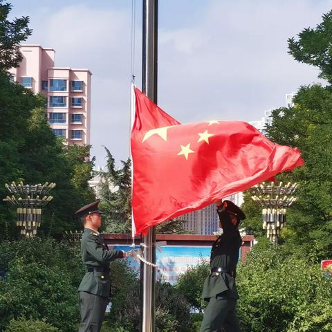 月满中秋，国庆同圆