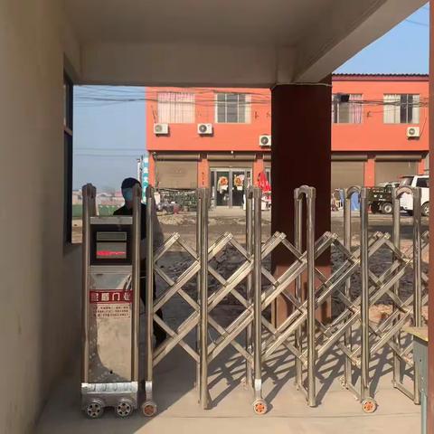 奉皇学校反恐演练