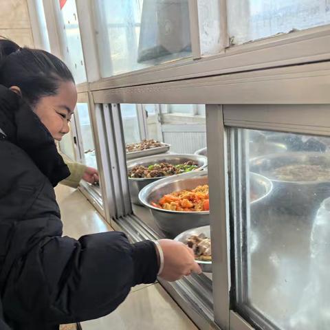 “委”以重任 尽“膳”尽美——山心二中膳食委员会暨食堂开放日活动记述