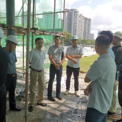 宝安区水务局工务中心副主任李英豪现场调研新圳河碧道建设项目安全生产、工程进度有关工作