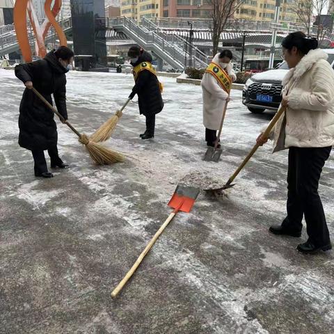 风雪中的“建行蓝”，暖心！