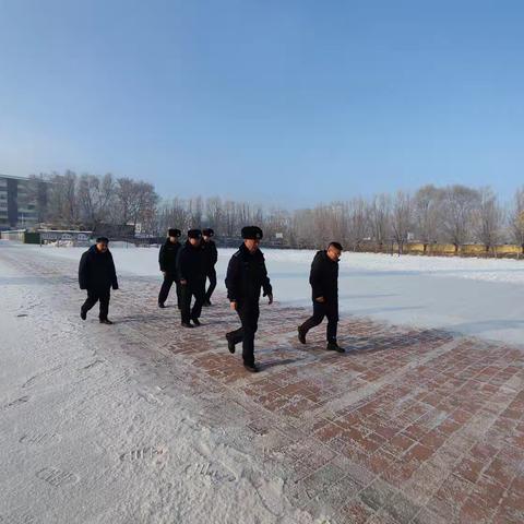 警校携手，共筑安全防线--师范附小联合辖区派出所开展杜绝管制刀具进校园排查活动