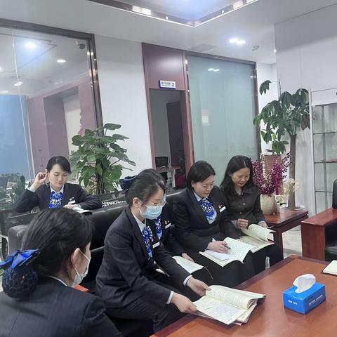 水利支行党支部开展四月主题党日学习实践活动暨支部书记讲党课、支委会换届选举