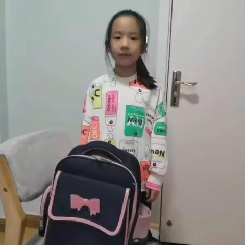 万载一小四年级5班“My schoolbag”微视频集锦