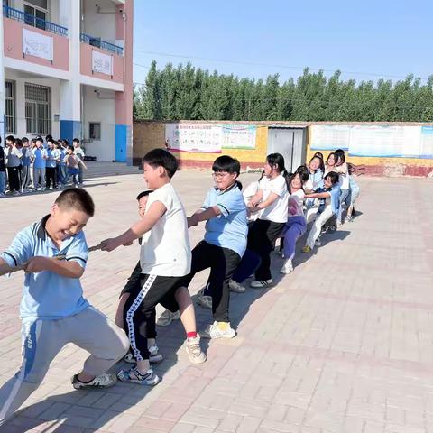 凝心聚力展风采 拔河比赛促团结——潘彭店小学六一艺术周