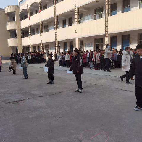 《“绳”彩飞扬   “毽”步起舞跳绳》之界圩小学跳绳、踢毽子比赛