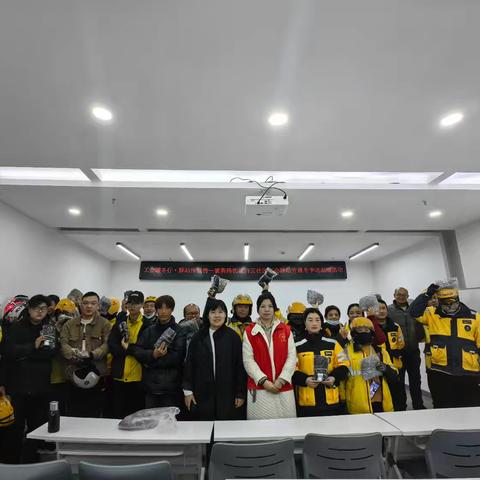 工会暖冬行·驿站传温情—紫荆路街道白云社区工会驿站开展冬季送温暖活动