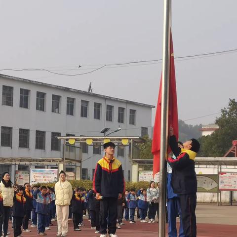 爱国主义教育常抓不懈——黎塘学校举行升旗仪式