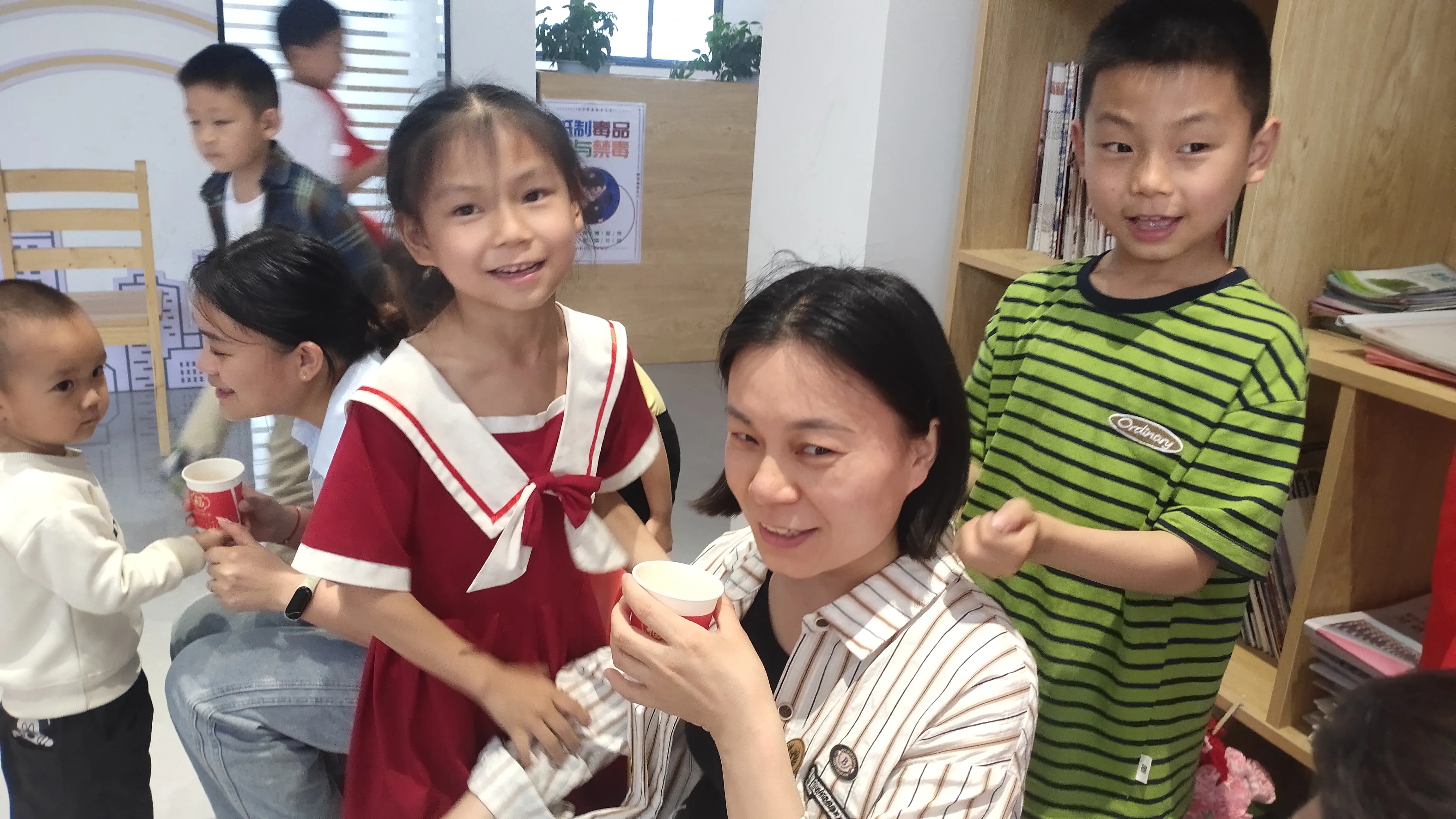 简篇-崇义县横水镇萝卜巷村阳光驿站开展“时光献礼 为爱加冕”母亲节主题活动