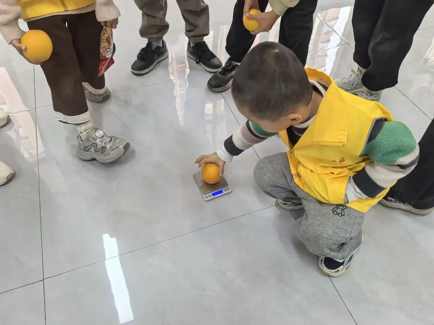 简篇-崇义县横水镇萝卜巷村阳光驿站 “童心向自然 采摘乐翻天” 主题活动