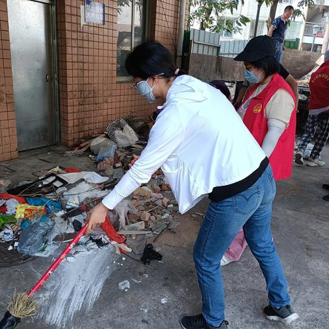 金山街道开展"护河爱水 清洁家园"专项行动