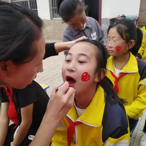 樊湾小学“迎国庆度中秋”双减成果展演
