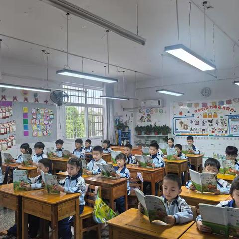 书香润童心，阅读伴成长——仁德学校一年级读书月活动