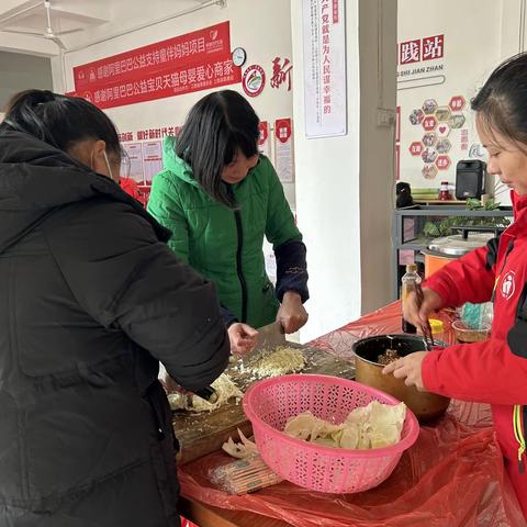 《巧手包水饺，暖心冬日情》上犹县营前镇象牙村童伴之家冬至关爱老人主题活动