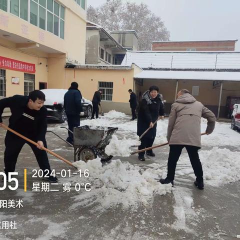 农信情“浓” 除冰扫雪齐行动