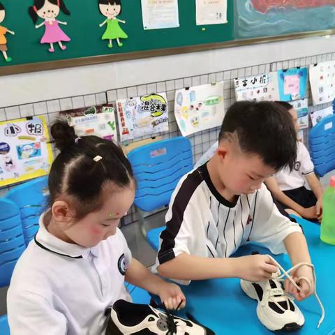 我们的六一庆祝之一：系鞋带比赛