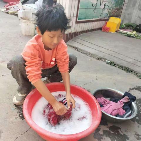 “懂感恩胸怀大志，尽孝心情义浓浓”一一殷都区水冶镇阜东小学三二中队周末综合实践活动（五）