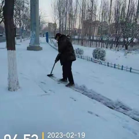 卢龙县环卫中心清雪在行动