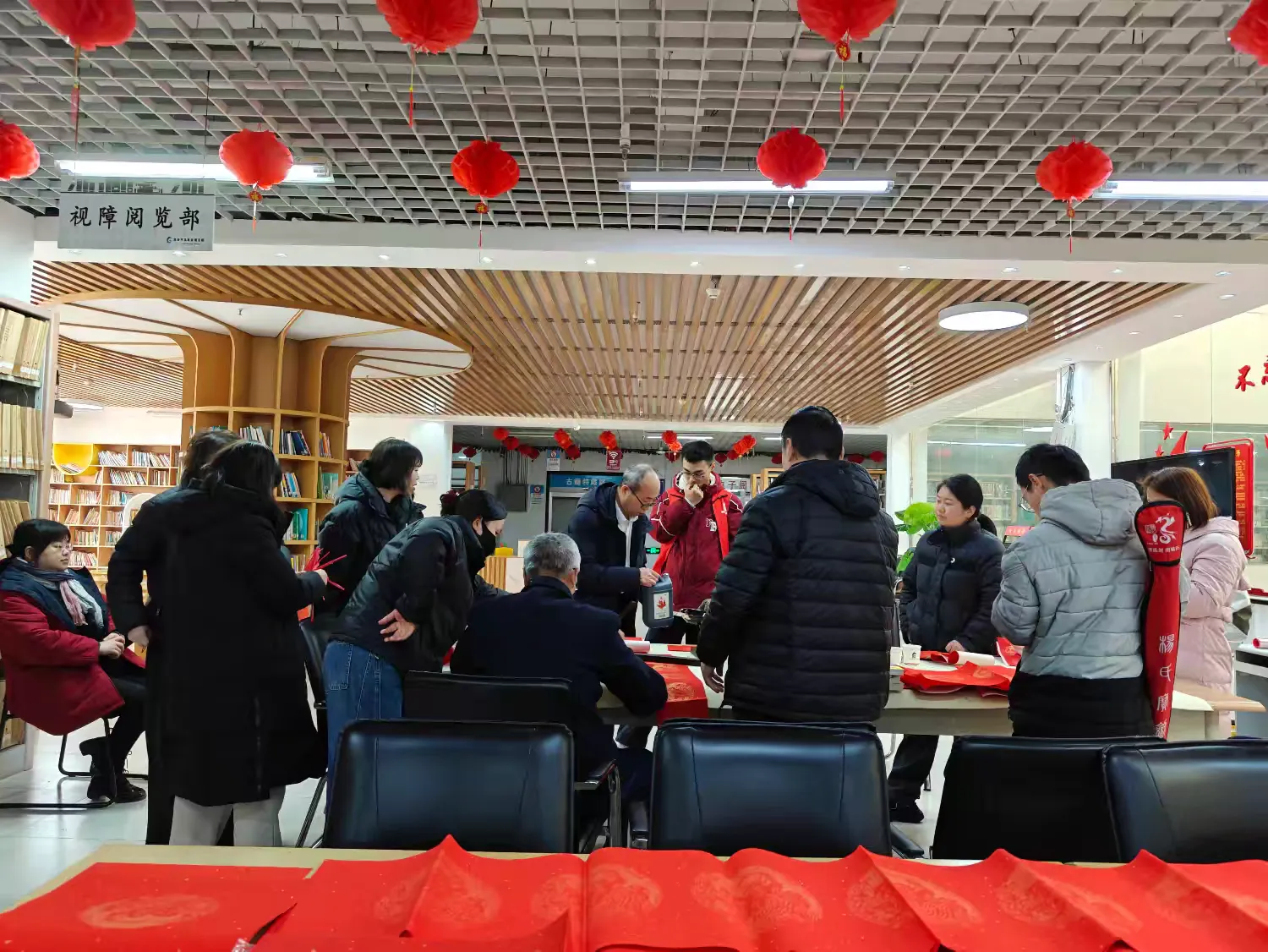 简篇-【高陵文旅】笔墨传情迎新春,文化惠民暖人心——高陵区图书馆开展义写春联活动