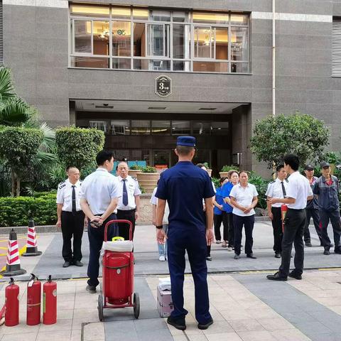 “开展消防演练，筑牢安全防线”温泉街道河东社区开展消防安全应急演练