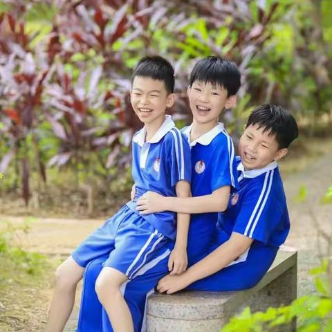 分班留恋相册拍摄：定格青春里的温暖时光